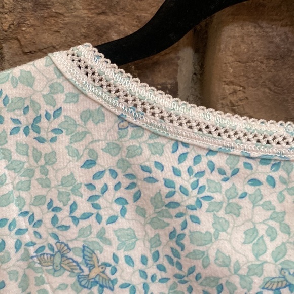 Miss Elaine white, blue bird pajama top. Size XL. - Picture 2 of 11